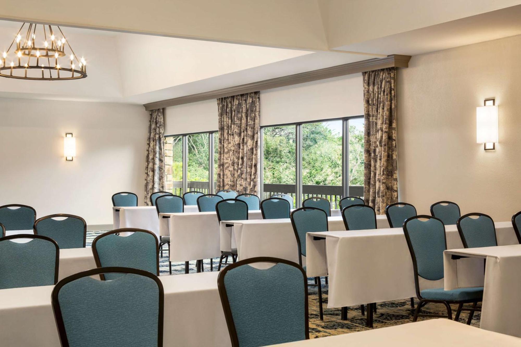 Hilton Garden Inn Монтерей Екстер'єр фото